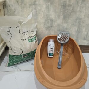 ظرف خاک گربه + خاک ، بیلچه ، شامپو